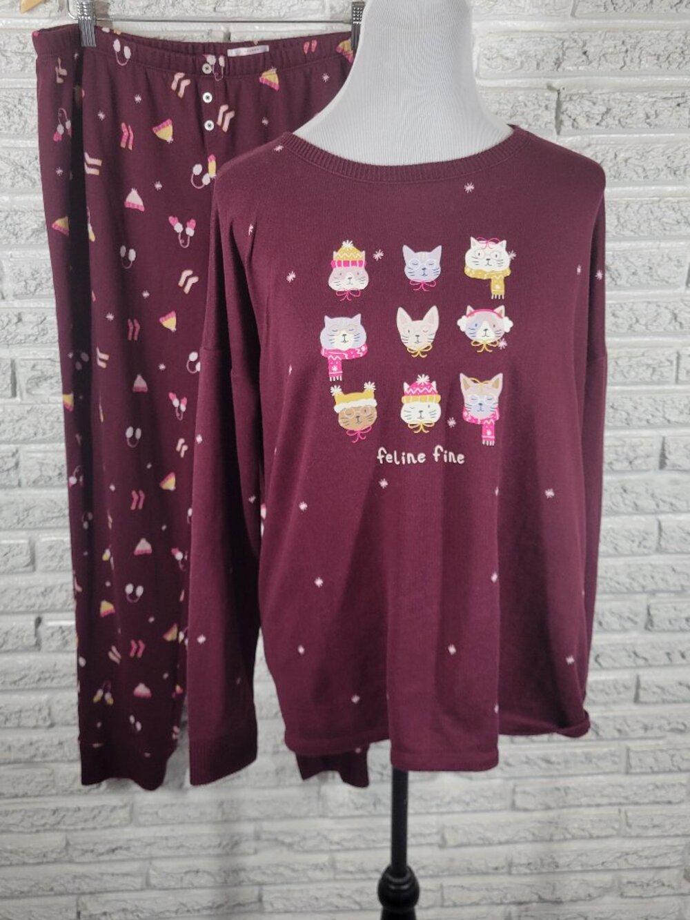 LC Lauren Conrad XL Pajama Set Maroon Feline Cat Winter Beanie Mittens BUR13E